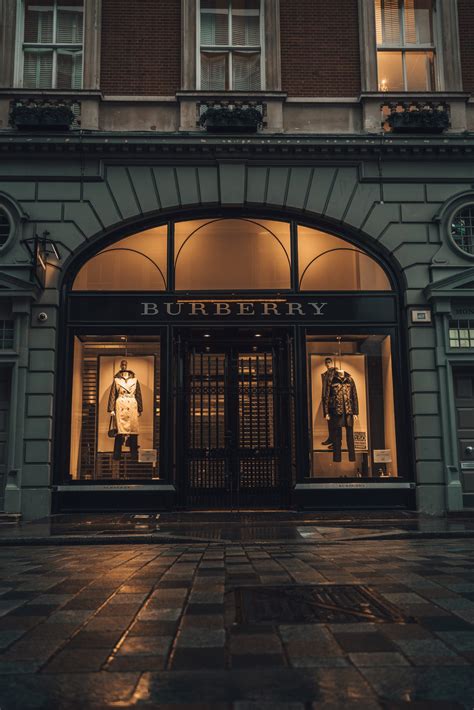 when was burberry established|where is Burberry made.